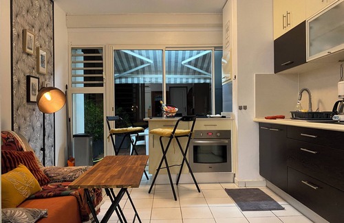 Malendure Apartment | PreciousHome : Modern, well-equipped, comfortable with breathtaking sea views.