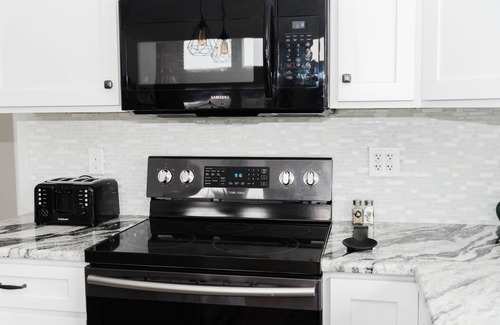 Grove City House | Premier #1 Home Near Grove City & Slippery Rock Univ., Safari, Outlets, Amish