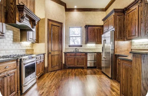 Van Zandt County House | Premier country house with top amenities in Ben Wheeler near Canton Trade Days
