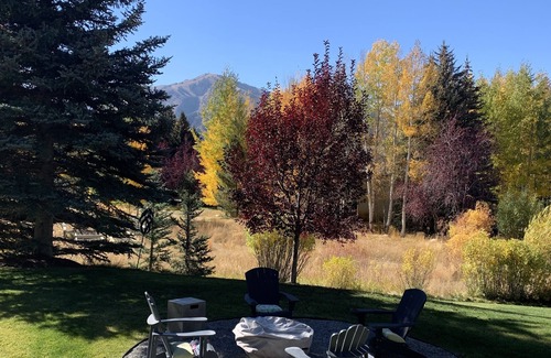 Sun Valley House | Premier lifestyle with unbeatable views- 5 minute walk to Sun Valley