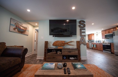 Hampton House | Premier, modern, fully renovated, Beach home.stroll to the beach in 3 minutes!
