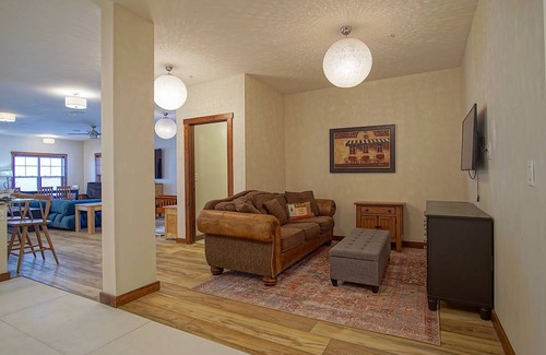 Snowshoe Apartment | Premier Soaring Eagle 204: 6 Bedrooms, 4.5 Baths: Ski In / Ski Out