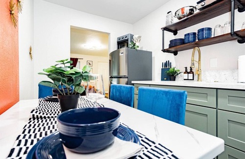 Arts District House | Premier Vegas Suite: Strip View, Workspace & Games