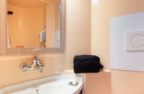Montfavet Hotel | Premiere Classe Avignon Sud - Parc des Expositions