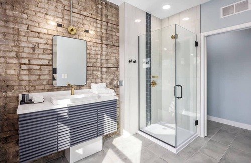 Grand Rapids Apartment | Premiere king suite at The BlueJay