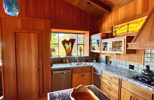 Posts House | Premium Central Big Sur location, pool & spa, spectacular south views, 5 acres