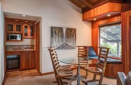 Posts House | Premium Central Big Sur location, pool & spa, spectacular south views, 5 acres