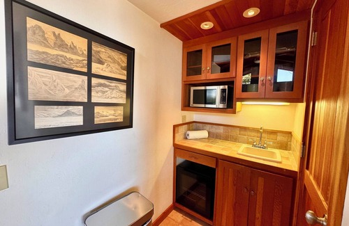 Posts House | Premium Central Big Sur location, pool & spa, spectacular south views, 5 acres
