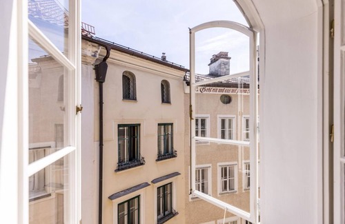 Altstadt House | Premium Double Room Single Use - Small Luxury Hotel Goldgasse
