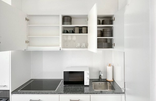 Iselin Apartment | Premium Iselin 1 Room w/Storage, 1min to Local Market, by Blueground