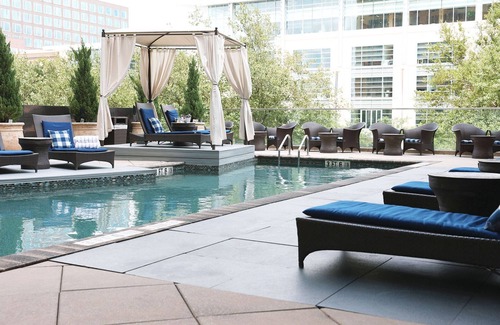 Memorial House | Premium King at The Moran CityCentre, Live Music, Onsite Pool, Parking!