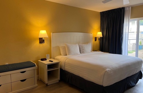 Downtown Monterey Cabin | Premium King Fireplace Room Walking Distance from the Beach!