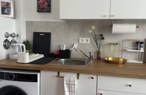 Duisburg Sud Apartment | Premium old building apartment in the south of Duisburg, near Düsseldorf airport & trade fair center