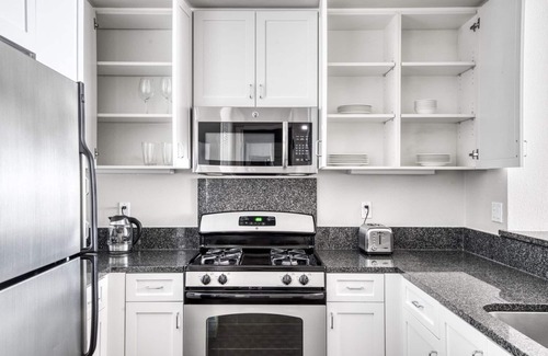 Santa Clara Apartment | Premium Santa Clara 1BR w/W/D & Gym, walk to Safeway, by Blueground