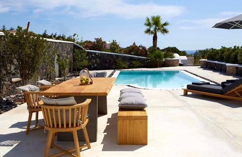 Exo Gialos Villa | Premium Santorini Villa | Villa Midas | 3 Bedrooms | Private Pool & Outdoor.