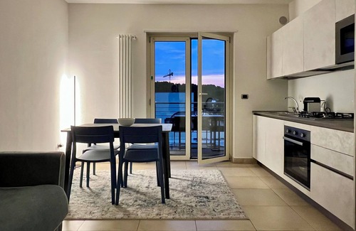 Roseto degli Abruzzi Condo | Premium Sea Front 2-bedroom condo in Roseto Degli Abruzzi, with WiFi, AC
