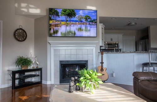 Cornelius Condo | Premium Top Floor, End Unit with Beautiful Waterfront Views of Lake Norman