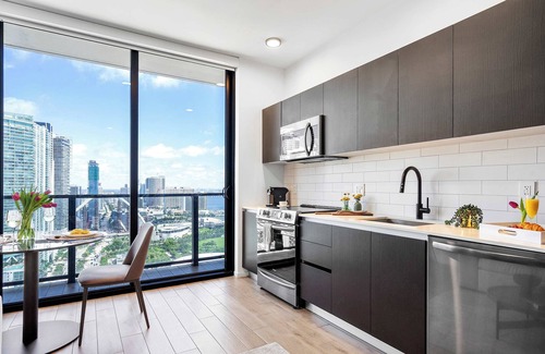 Downtown Miami Apartment | Premium Top Floor Studio in the Heart of Miami