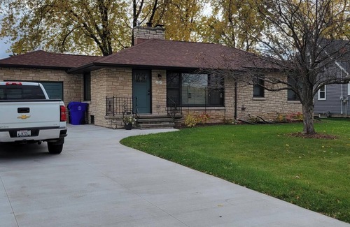Appleton House | Prepared to be WOWEd by this 3 bedroom perfectly located house in Appleton.