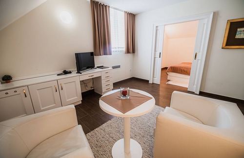 Brezice Bed & Breakfast | Prepustite se udobju VILE ISTENIČ