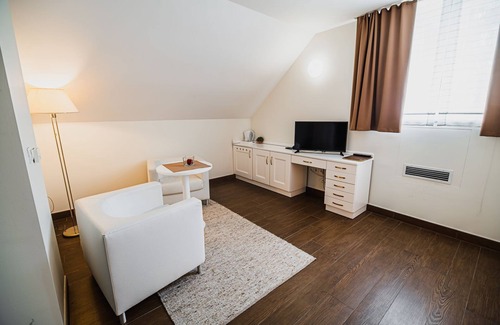 Brezice Bed & Breakfast | Prepustite se udobju VILE ISTENIČ