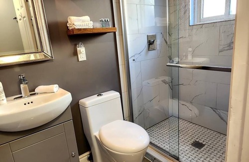 Sheridan Apartment | Presently not hosting….,bedroom apartment