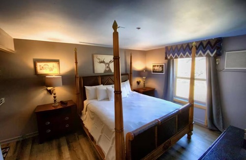 Mount Charleston Hotel | Presidential Suite at The Retreat on Charleston Peak – Pet-Friendly Comfort