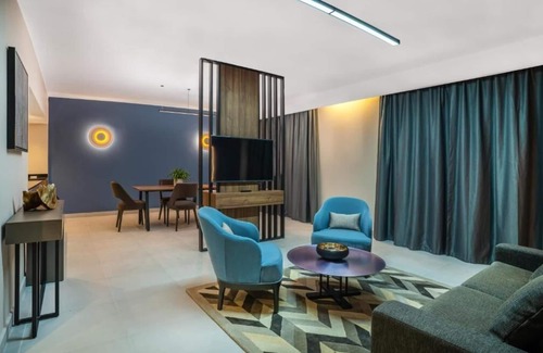 Al Majaz Apartment | Presidential Suite Near Nakheel Osais