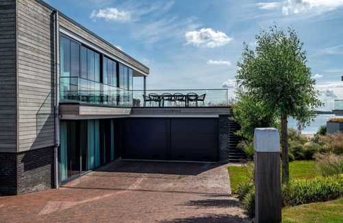 Arnemuiden Villa | Prestigious 10-person Strandvilla with a spacious outside area