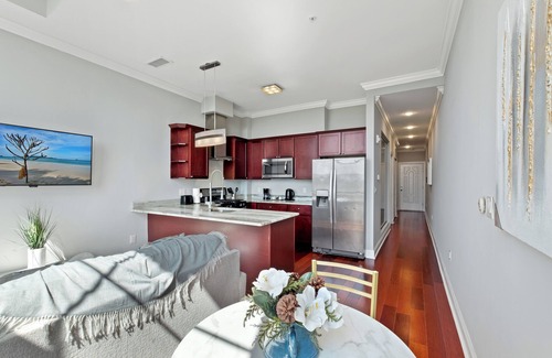 Olde Kensington Apartment | Prestigious 1BR w/Rooftop Pool