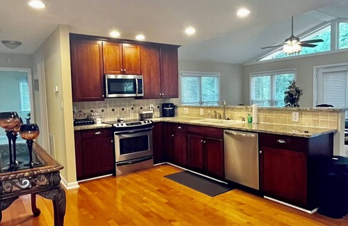 Raleigh House | Prestigious 3BD/2.5BD Home in North Hills Raleigh