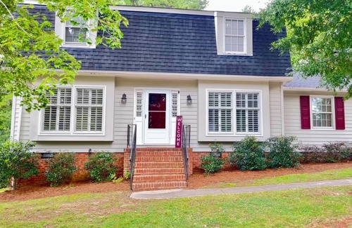 Raleigh House | Prestigious 3BD/2.5BD Home in North Hills Raleigh