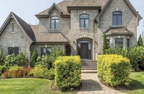 Blainville House | Prestigious 4BR home. Private backyard. Heated pool.