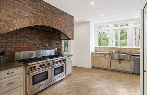 The Flats House | Prestigious BH Spanish Villa w/Pool, Jacuzzi, BBQ