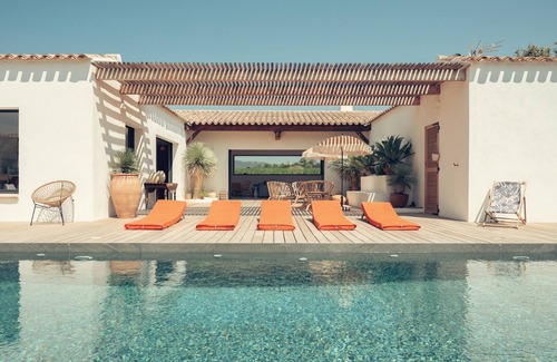 La Londe-les-Maures Villa | Prestigious villa in the heart of a vineyard near BORMES-LES-MIMOSAS