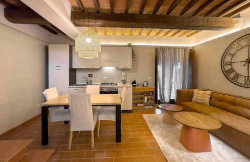 Volterra House | Prestigious Home: Pool, Gazebo, and Stellar Views