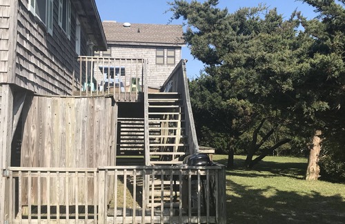 Palisade Acres Cottage | Pretty 3BR 2BA Oceanside Cottage w/Hot Tub, Short Walk to Beach, Linens Included