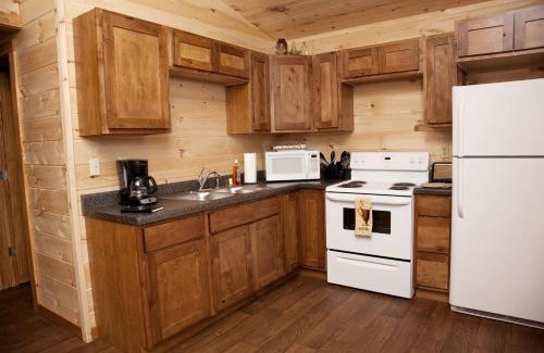 Equality House | Pretty Cabin with Hot-tub in Herod, Illinois