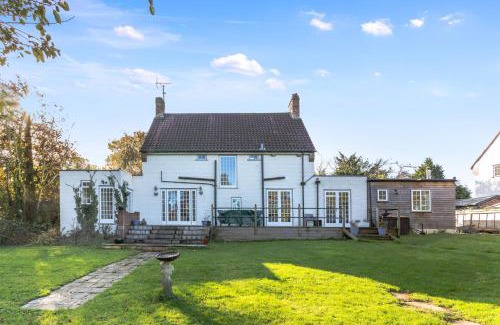 Henfield House | Pretty Country Home Dog Friendly On Request