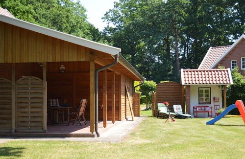 Holthaus Villa | Pretty Mansion in Lindern with Private Terrace