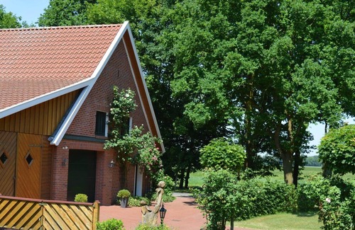 Holthaus Villa | Pretty Mansion in Lindern with Private Terrace