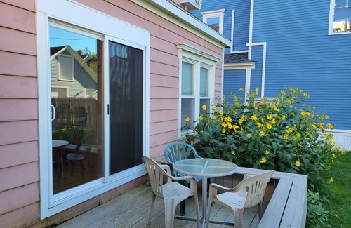Newport House | Pretty old house in Newport with WiFi