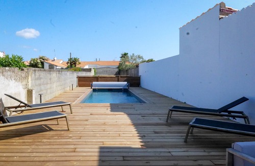 Les Sables d'Olonne Ski Chalet | Pretty renovated house close to amenities Les Sables sleeps 9