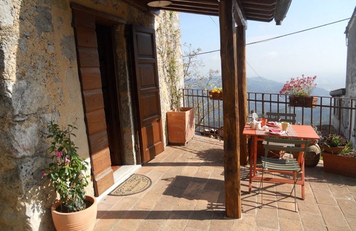 Camaiore House | PRETTY RUSTIC WITH A BEAUTIFUL SEA VIEW