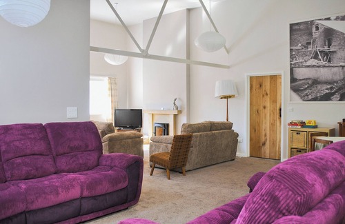 Goathland Cottage | Pretty two storey holiday cottage right beside the village stream.