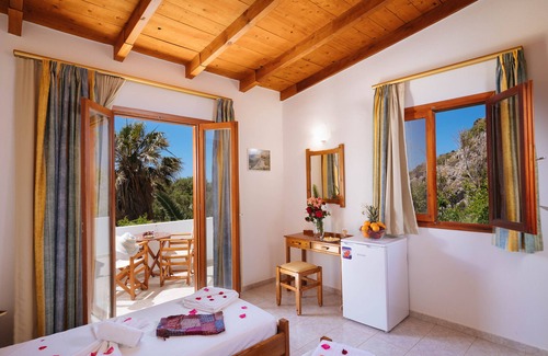 Agios Vasileios Hotel | PREVELI DIONYSSOS ROOMS