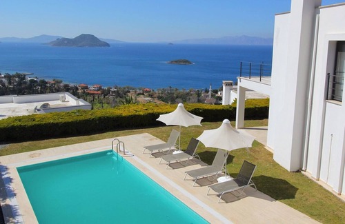 Bodrum City Center Villa | PRİVATE POOL VİLLA WİTH AMAZİNG SEAVİEW NEAR BEACH