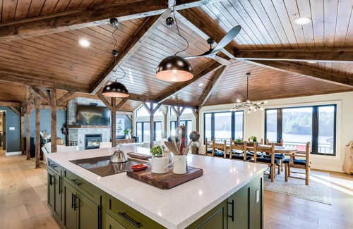 Rosseau Villa | Priceless views at this 4 bed, 3 bath cottage + bunkie + boathouse!