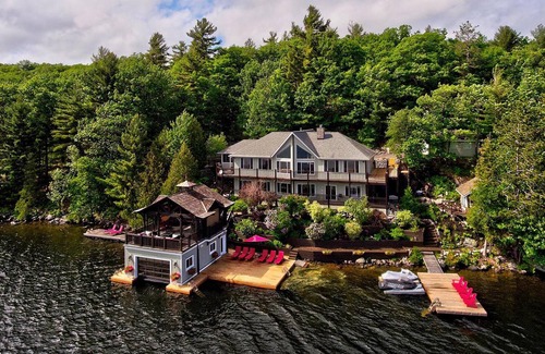 Rosseau Villa | Priceless views at this 4 bed, 3 bath cottage + bunkie + boathouse!