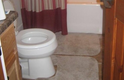 Screamer Mountain Cottage | Prices reduced for winter season! 5 star ratings at the Views, large deck, Wifi